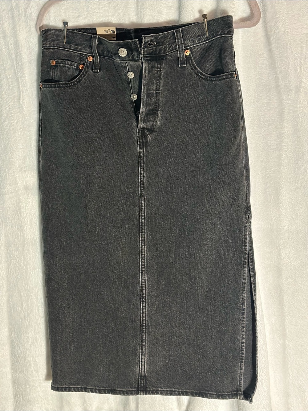Levi’s Denim Skirt w/side slit Size 26 (NWT)